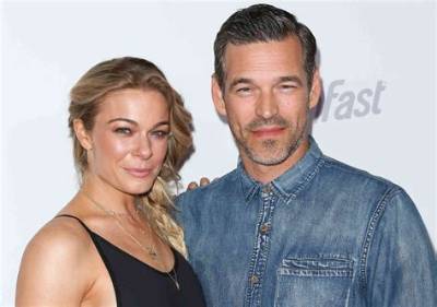 Leann Rimes & Eddie Cibrian Bring in the New Year in Cabo, Mexico