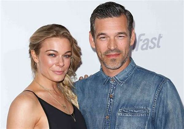 Leann Rimes & Eddie Cibrian Bring in the New Year in Cabo, Mexico