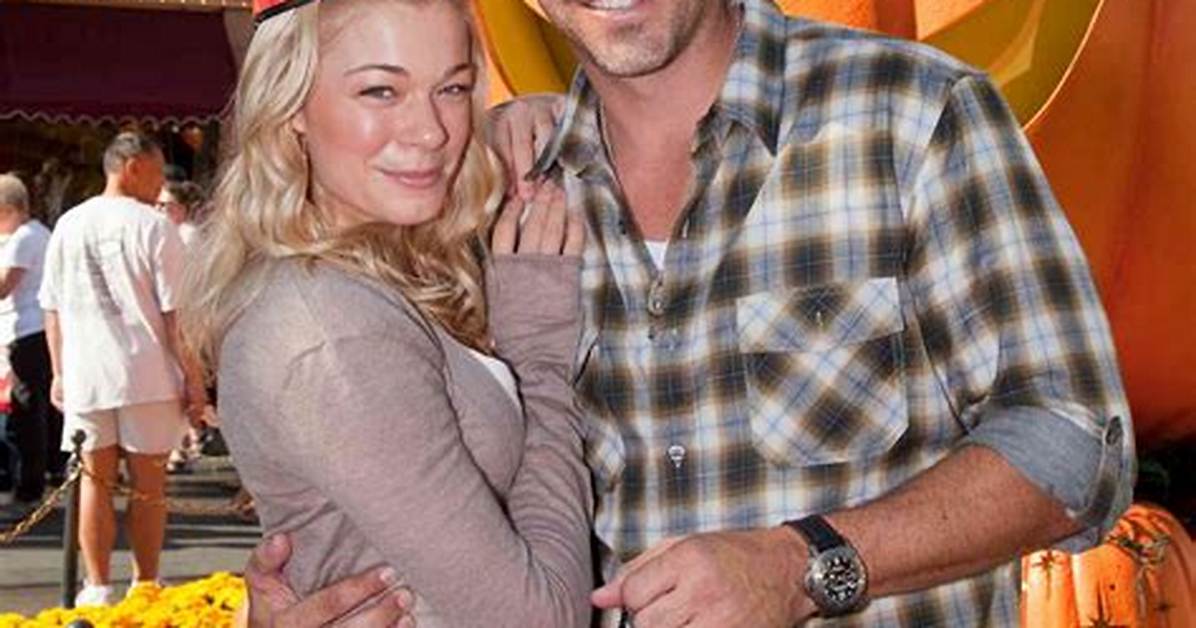 Leann Rimes & Eddie Cibrian’s Halloween Couple-Costumes Were Pretty Lame This Year