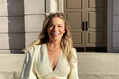 Leann Rimes Height, Weight, Net Worth, Age, Birthday, Wikipedia, Who, Nationality, Biography