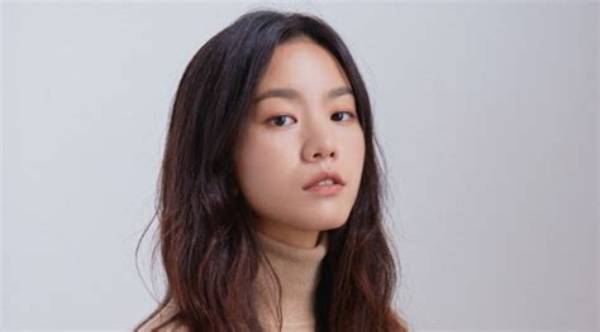 Lee Seol - Age, Family, Bio