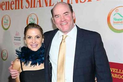 Leigh Koechner Height, Weight, Net Worth, Age, Birthday, Wikipedia, Who, Instagram, Biography