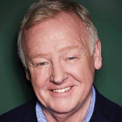 Les Dennis Bio (Wiki)