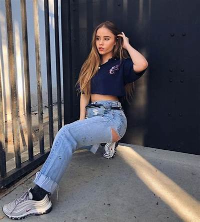 Lexee Smith - Age, Family, Bio