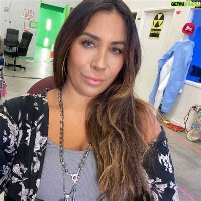 Liana Mendoza - Age, Family, Bio