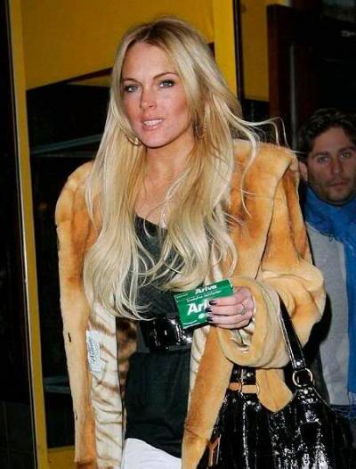 Lindsay Lohan Steals a $11,00 Fur Coat from Stranger