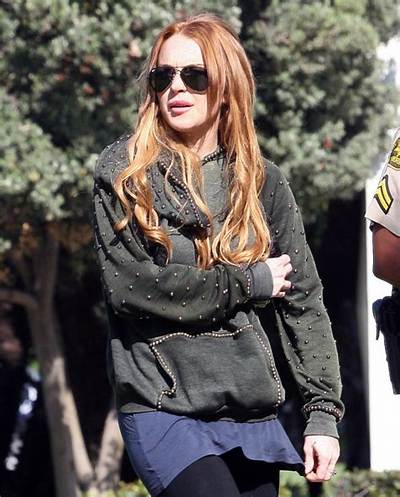 Lindsay Lohan Tries to Go Back to a Healthy Ginger Shade, Still Looks Like a Junkie