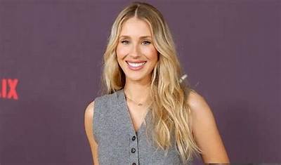 Lisa Gilroy - Age, Family, Bio