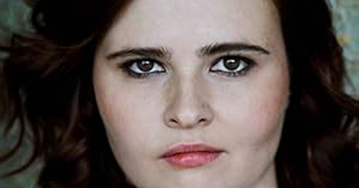 Lisa Hrdina Bio (Wiki)