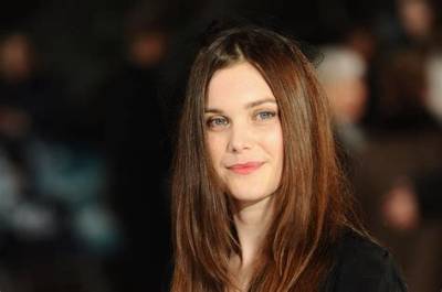 Liz White Net Worth - Wiki, Age, Weight and Height, Relationships, Family, and More
