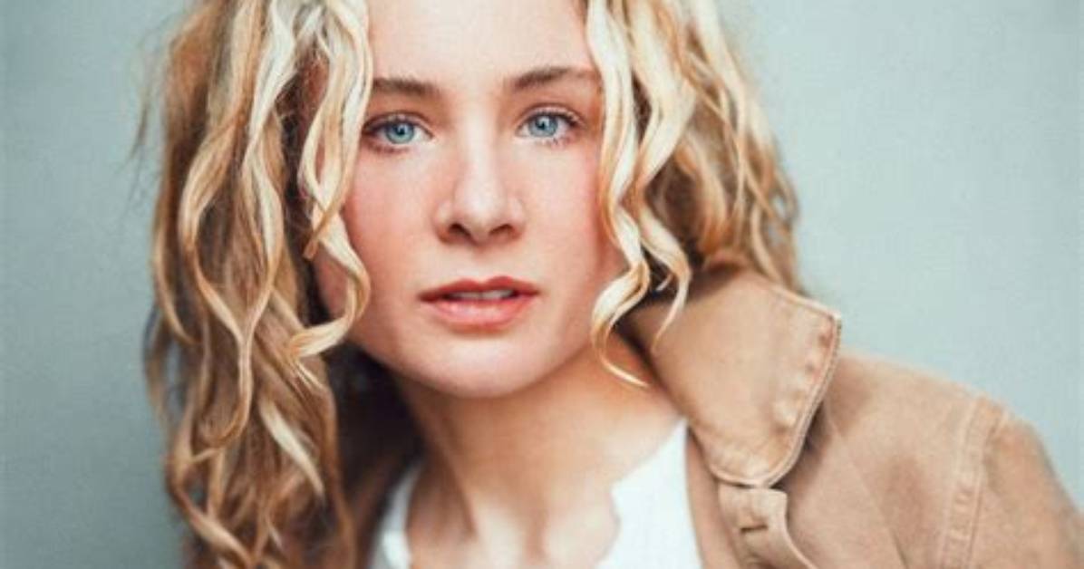 Lizzy Declement Bio (Wiki)
