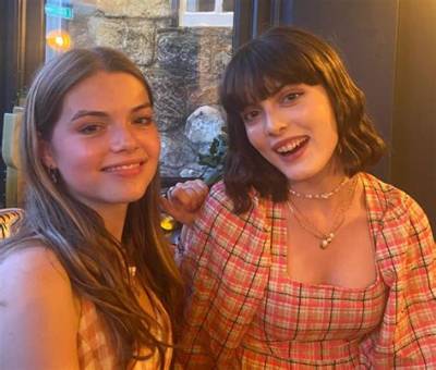 Louis Partridge Sister Issie Partridge and Millie Patridge: Family