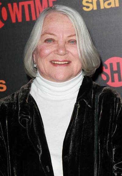 Louise Fletcher Height, Weight, Net Worth, Age, Birthday, Wikipedia, Who, Instagram, Biography