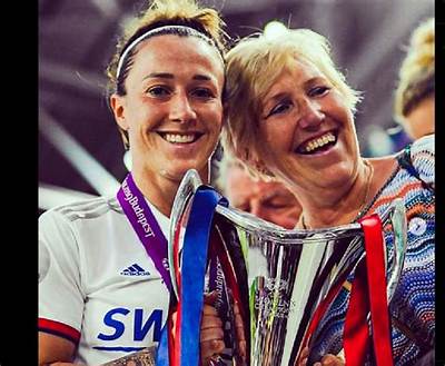 Lucy Bronze Parents Joaquim and Diane | Siblings and Family Tree
