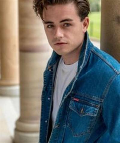 Luke Cosgrove Bio (Wiki)