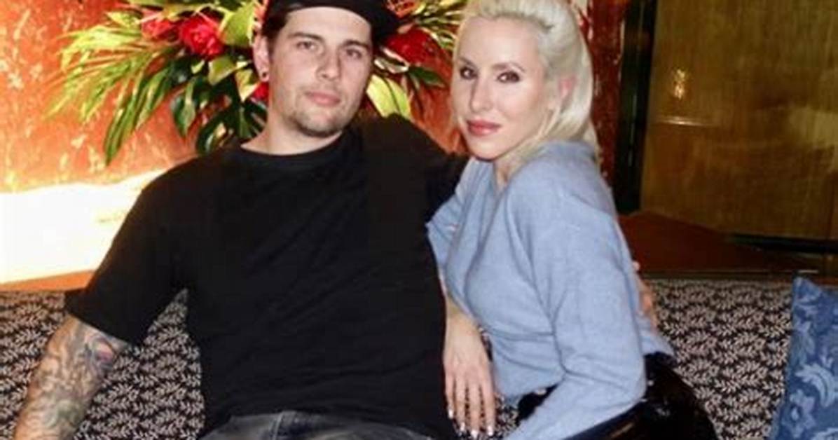M Shadows Is Married to Wife: Valary Sanders. Kids: River, Cash Sanders