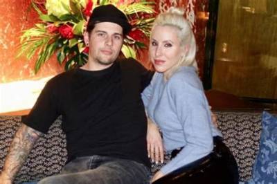 M Shadows Is Married to Wife: Valary Sanders. Kids: River, Cash Sanders