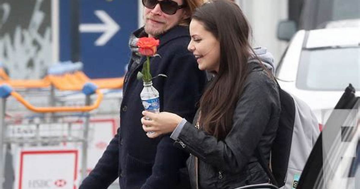 Macaulay Culkin and New Girlfriend Happy in Paris