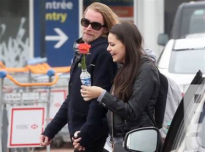 Macaulay Culkin and New Girlfriend Happy in Paris