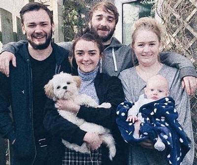 Maisie Williams | Brothers James and Ted | Family