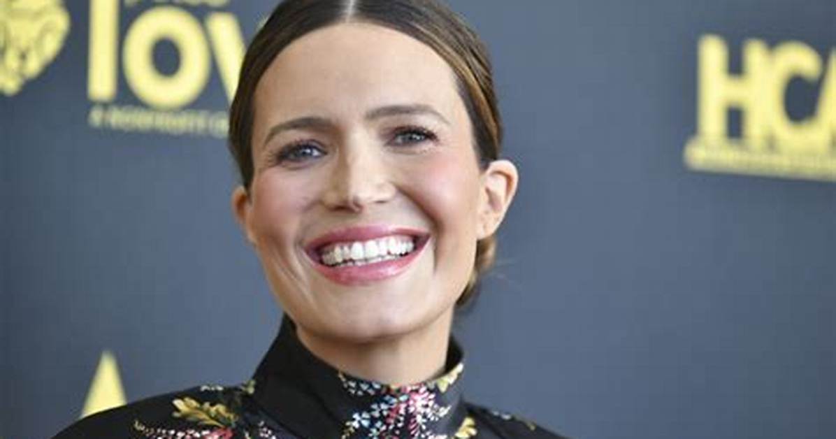 Mandy Moore Shows Baby Bump in Glam Style at 8 Months Pregnant