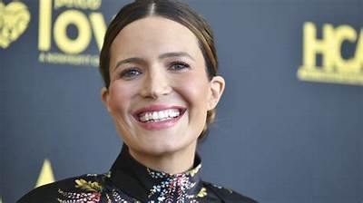 Mandy Moore Shows Baby Bump in Glam Style at 8 Months Pregnant