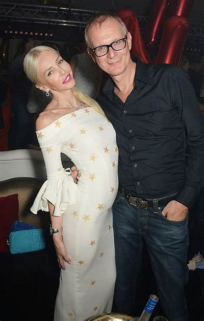 Mark Daeche Is Married to Millionaire Skincare Mogul Wife Amanda Caroline Cronin, How Much Is the Couple Worth?