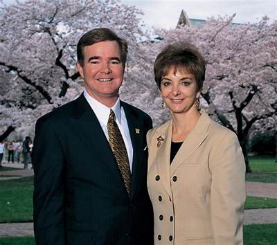Mark Emmert Height, Weight, Net Worth, Age, Birthday, Wikipedia, Who, Nationality, Biography