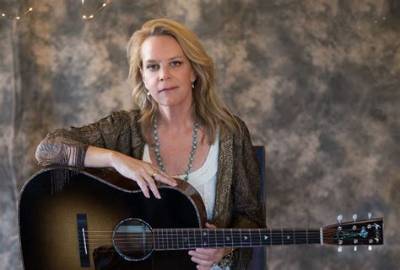 Mary Chapin Carpenter Net Worth - Wiki, Age, Weight and Height, Relationships, Family, and More