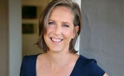 Mary Roach - Age, Family, Bio