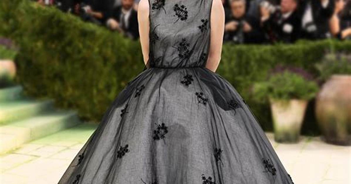 Maya Hawke in Prada at the Met Gala: Remarkable or Muppet-Like?