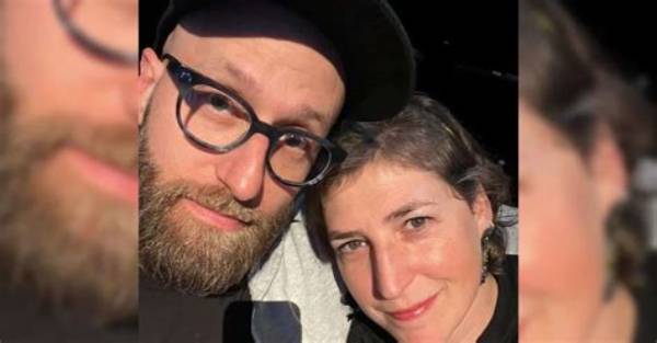 Mayim Bialik’s Boyfriend of Five Year's Broke up with Her Before the Holidays