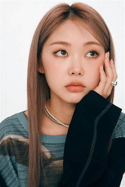 Meenoi - Age, Family, Bio
