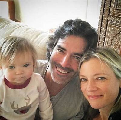 Meet Amy Smart Daughter Flora Oosterhouse- Age and Birthday Details