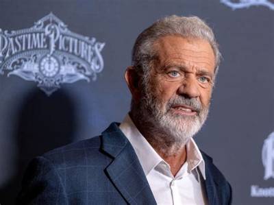 Mel Gibson Rips Guy’s Shirt After He Tries to Take His Picture (Update)