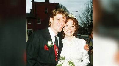 Melanie Hill - Age, Family, Bio