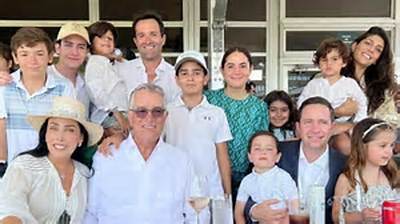 Memo Salinas - Age, Family, Bio