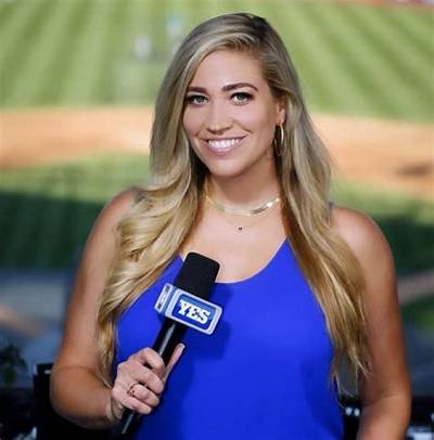Meredith Marakovits - Age, Family, Bio