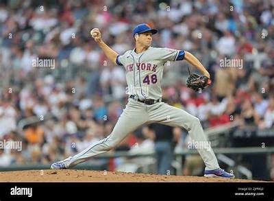 Mets Pitcher Jacob deGrom’s Has a Big Family Along with His Wife and Two Kids