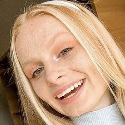 Mia Fizz - Age, Family, Bio