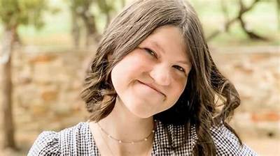 Mia Robertson - Age, Family, Bio