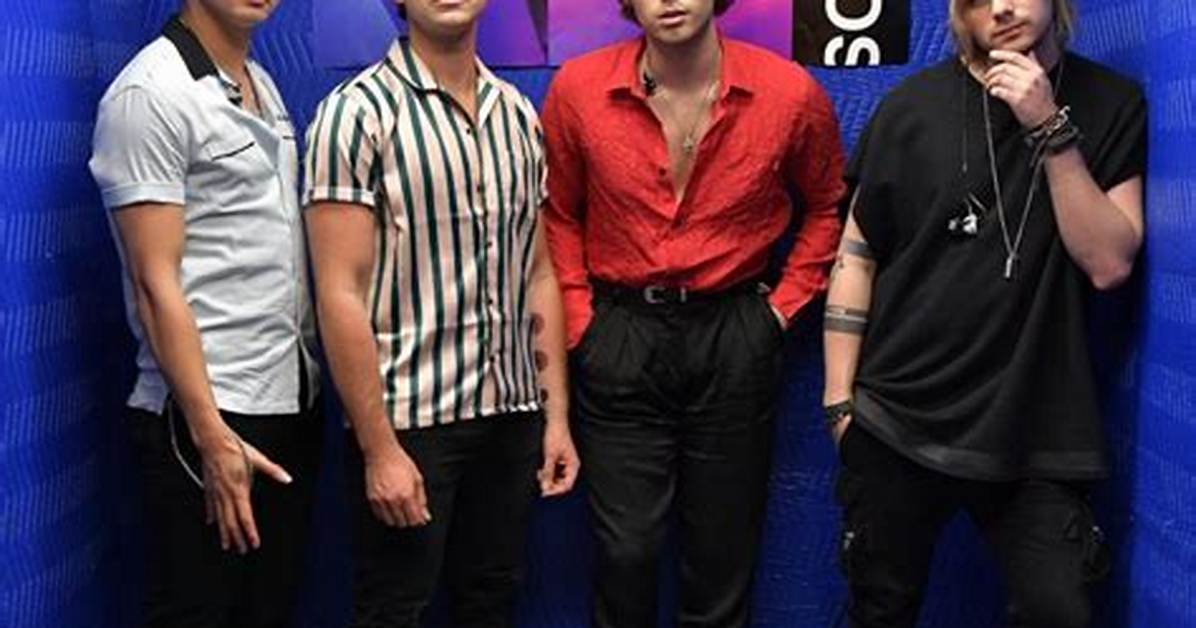 Michael Clifford Net Worth - Wiki, Age, Weight and Height, Relationships, Family, and More