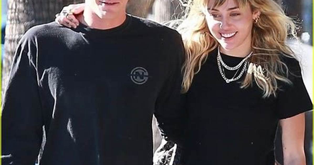 Miley Cyrus & Cody Simpson Were Perri Lister & Billy Idol for Halloween & It Worked?