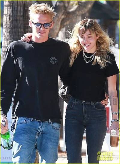 Miley Cyrus & Cody Simpson Were Perri Lister & Billy Idol for Halloween & It Worked?