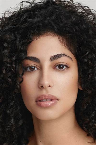 Mina El Hammani - Age, Family, Bio
