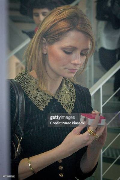 Mischa Barton Moves to Paris