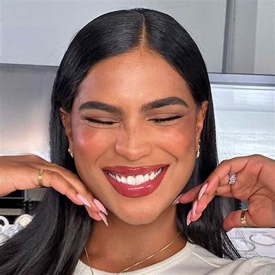 Monet Mcmichael - Age, Family, Bio