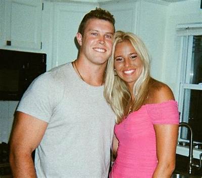 More on His Girlfriend Family and Net Worth