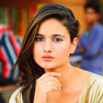Namra Qadir’s Arrest: What Did She Do? Youtuber Family and Net Worth Details