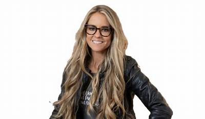 Nicole Curtis - Age, Family, Bio